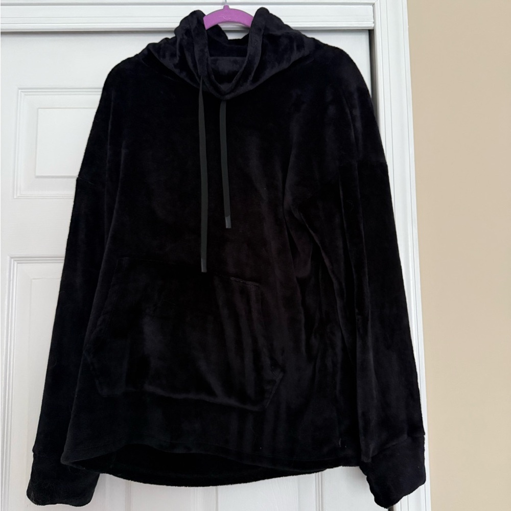 Black Pullover Sweatshirt